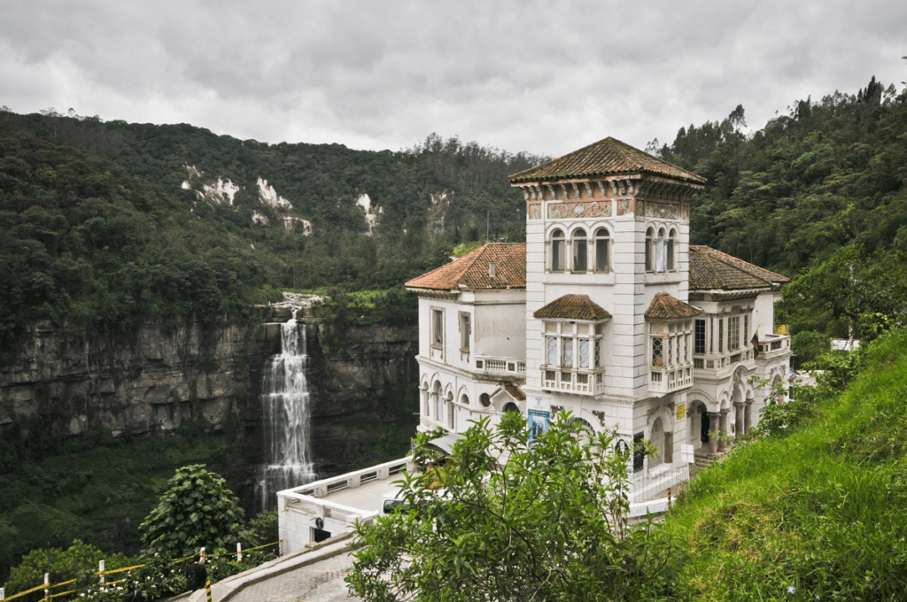 Fachada de la  Casa Museo Salto de Tequendama